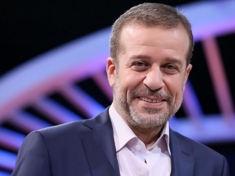 صور حفيدة شريف منير تشاركه الصلاة تشعل مواقع التواصل